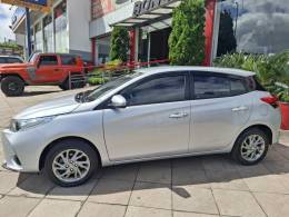 TOYOTA - YARIS - 2022/2023 - Prata - R$ 92.900,00